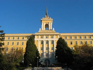 Военноморските сили участват във възстановителните дейности във Варна