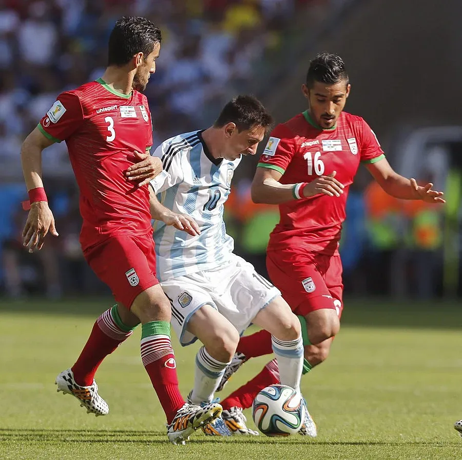 Меси спаси Аржентина накрая, бой с бутилки преди мача