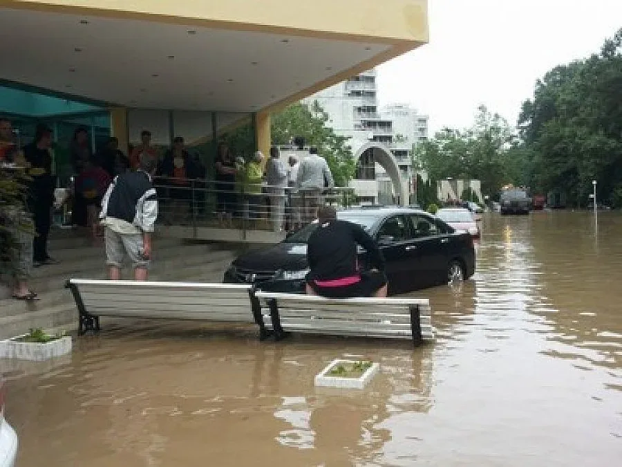  Близо хиляда румънски туристи са бедствали в курортите ни