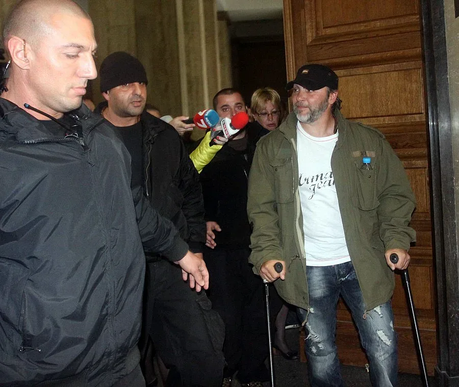 Тъмна Индия с арест на Баретата и Мамата (ОБЗОР)