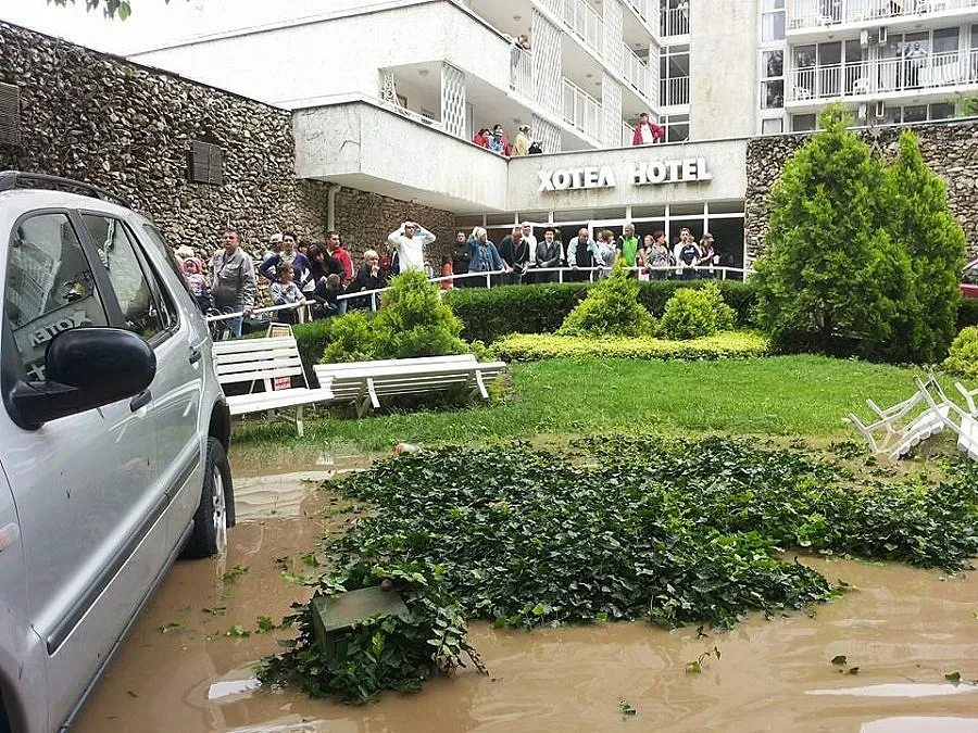 Хотел в Албена е застрашен от срутване