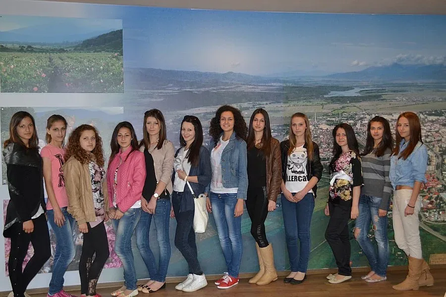 Коронясват Царицата на цариците в Долината на розите