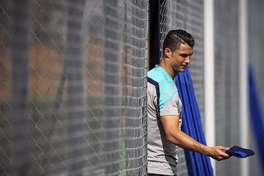 Роналдо "скача и стреля" на тренировки