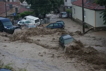 Предупреждават за нова приливна вълна в Добрич