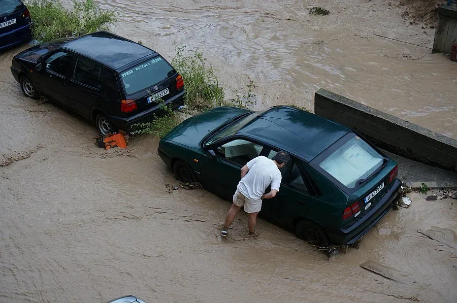 Извадиха още едно тяло в Аспарухово, издирват майка с две деца