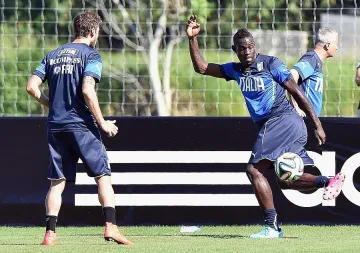 Долу ръцете, зове легенда на Италия