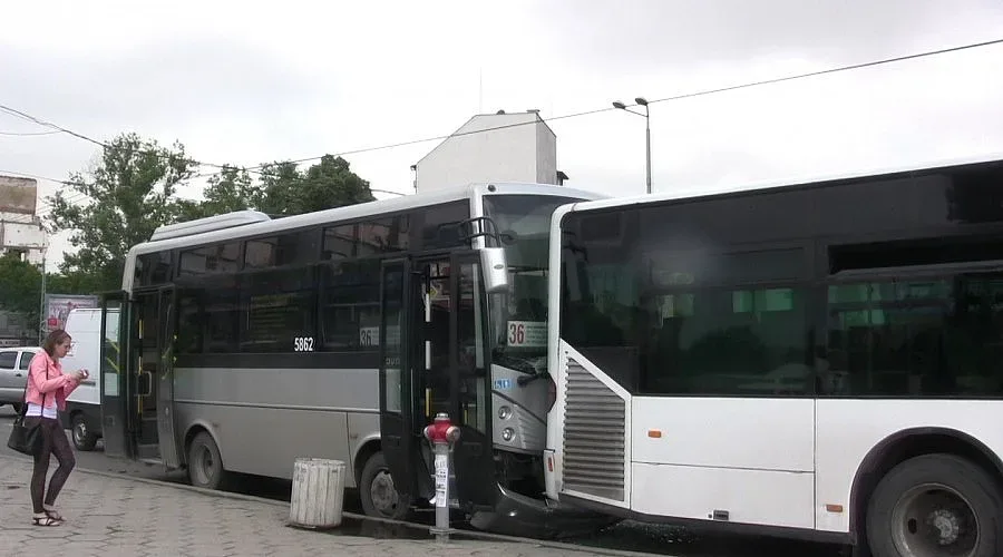 Верижна катастрофа с пътнически автобуси в Пловдив