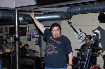 Звезди събира средства за паметника на Пеци Гюзелев с трибют на Дио