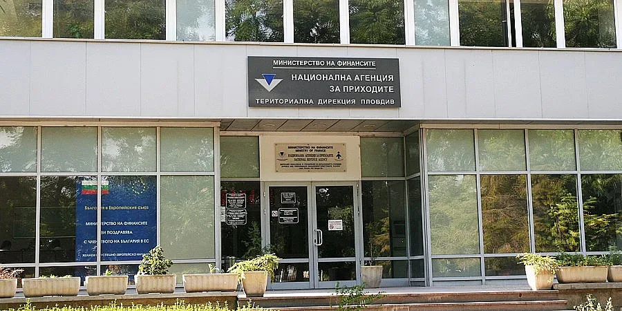 Назначиха и уволниха данъчен шеф за ден