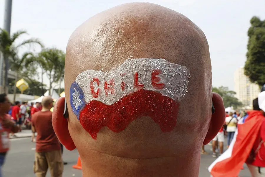 "Туитър" резна порноактриса