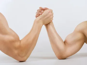 Над 200 мъже и жени мерят мускули в Благоевград