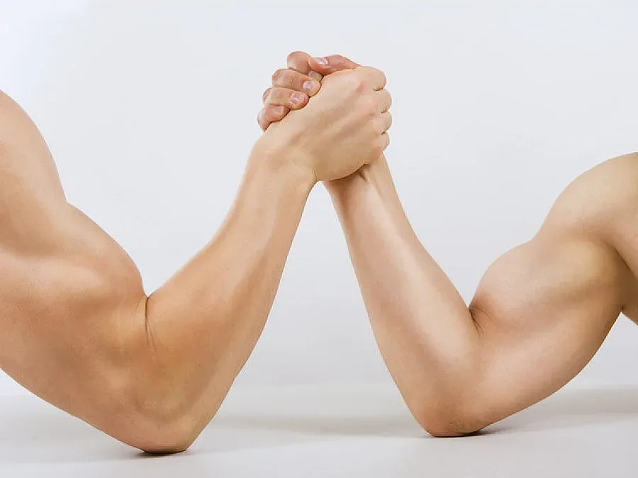 Над 200 мъже и жени мерят мускули в Благоевград