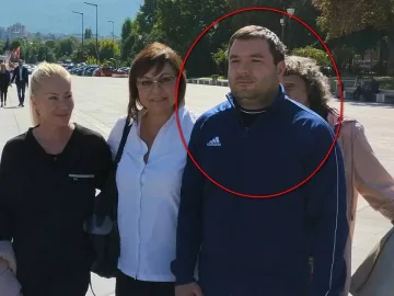 Виден соцлидер търси мацки за морето!