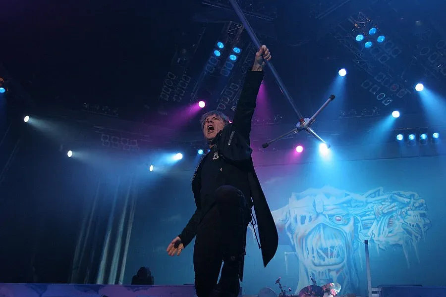 "Айрън Мейдън" подпалиха "Армеец"