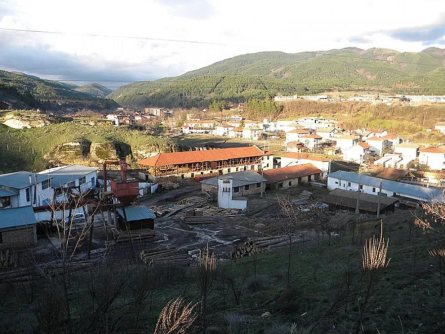 6 рок банди забиват в с. Елешница