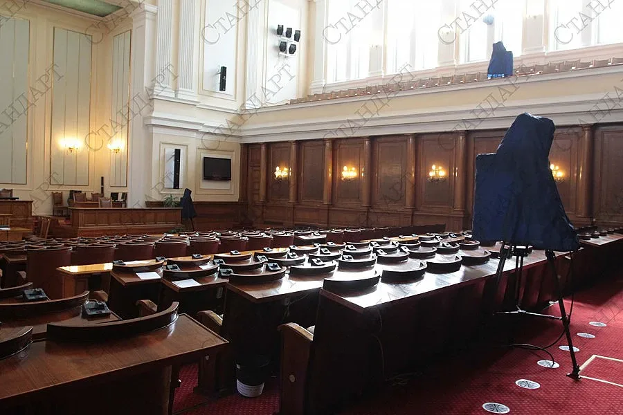 Обсъждат изборния референдум след 16, 30 ч. 