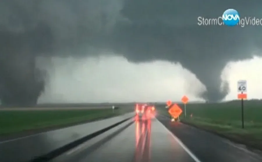  Двойно торнадо вилня в САЩ