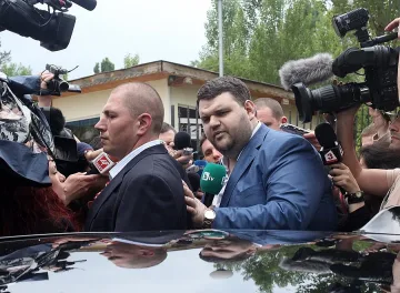 Разпитаха Пеевски за опита за атентат (ОБЗОР)