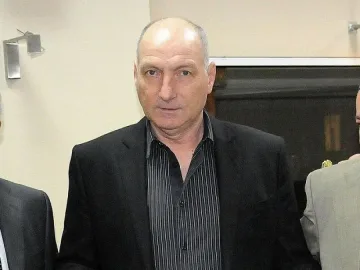 Бразилия се крепи на Неймар и Оскар