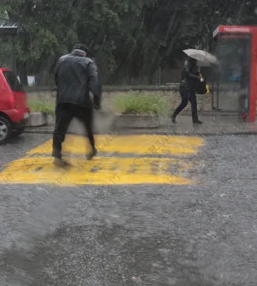 Проливен дъжд наводни къщата на многодетен свещеник