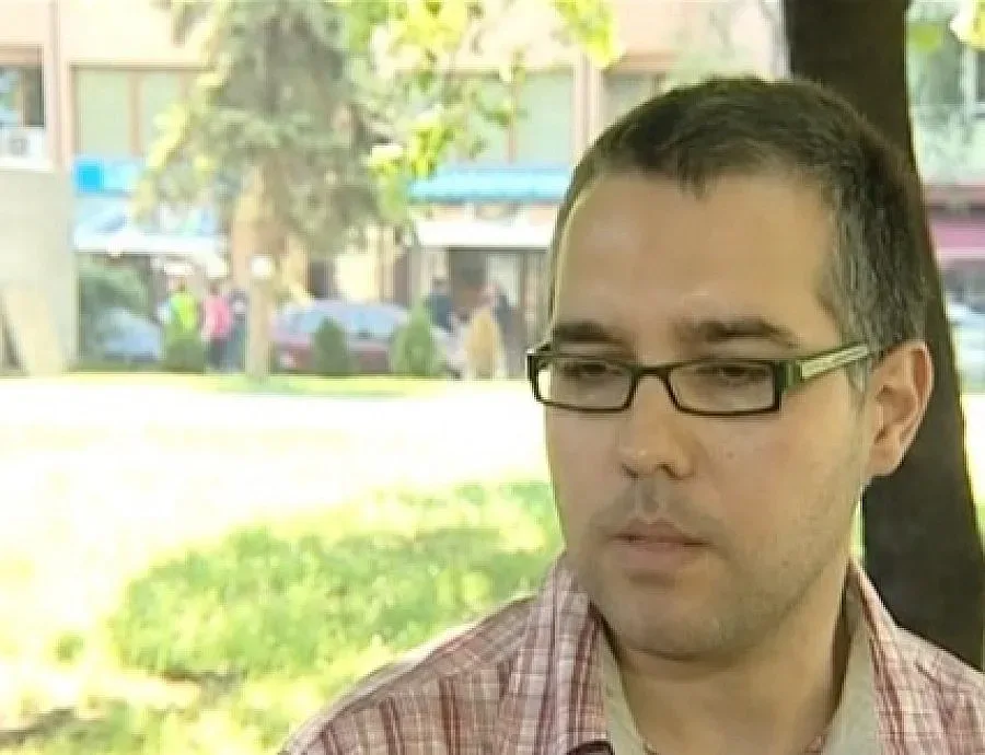 Момче търси своя брат близнак