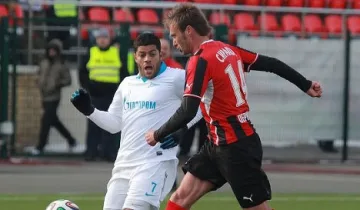 "Амкар" иска да задържи Захари Сираков