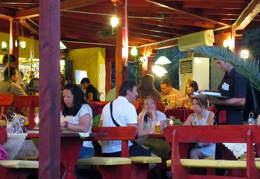 Гръцкото "евтино" море излиза солено