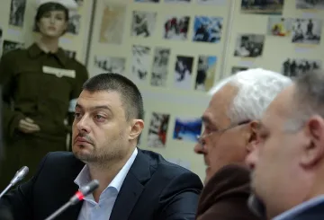 Бареков връща Ревизоро в митниците