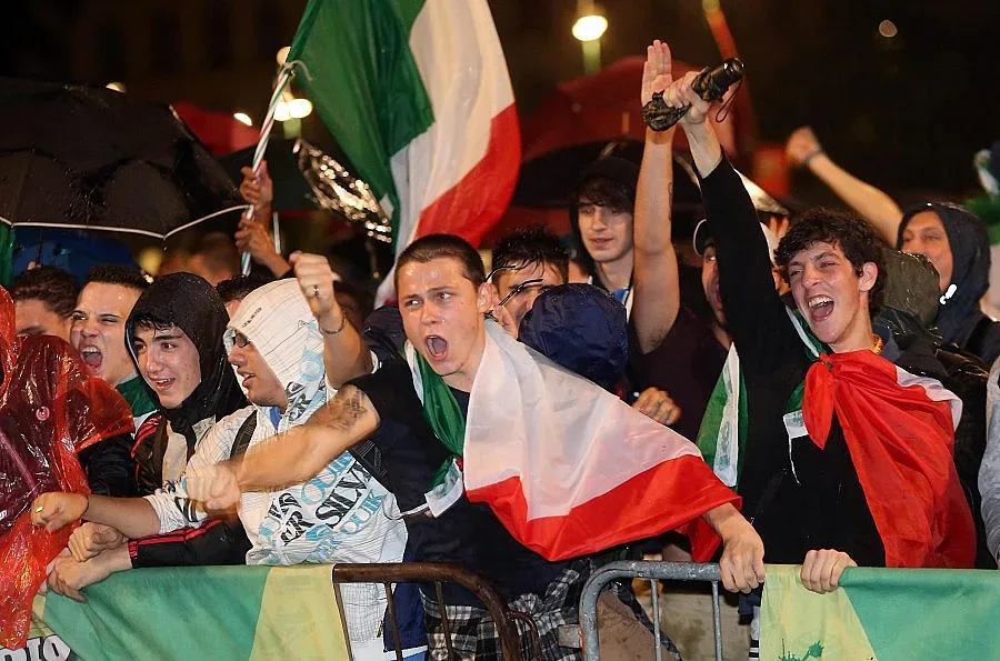 Зверско убийство почерни Италия (ОБЗОР)