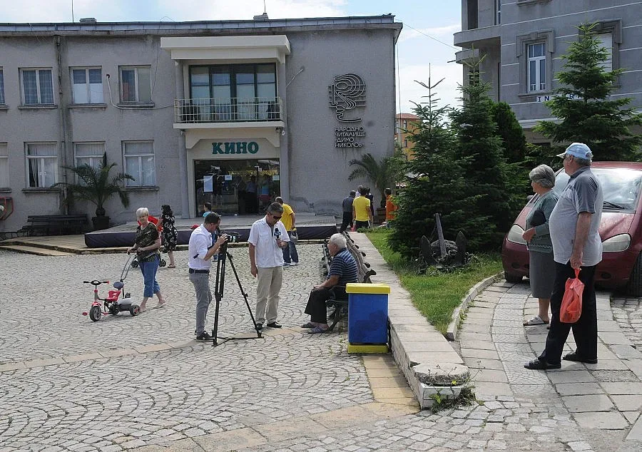 Град Черноморец запазва името си