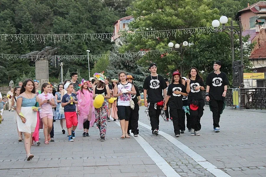 Шествие даде старт на театрален фестивал