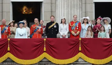 Пищен парад  за ЧРД на кралицата