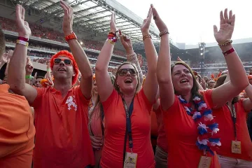 Оранжев вирус удари планетата