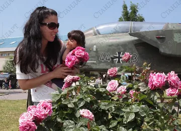 Хлапета и татковци командват танкове