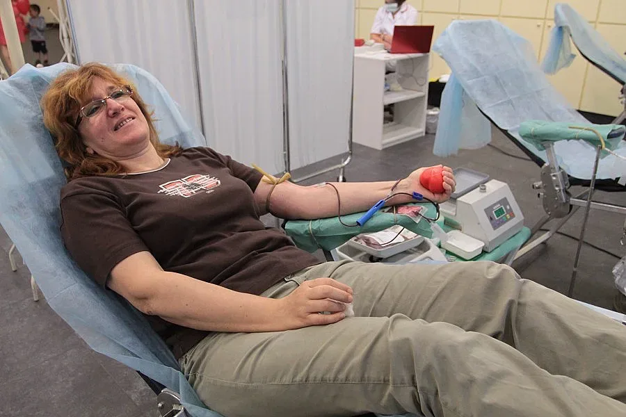 Даряват кръв в мола