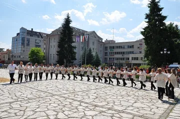  Танци и тъпани разлюляха три планини край Разлог