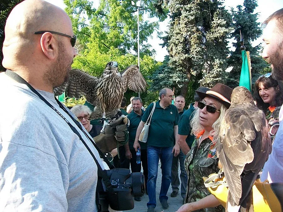 2000 ловци на среща под Царевец