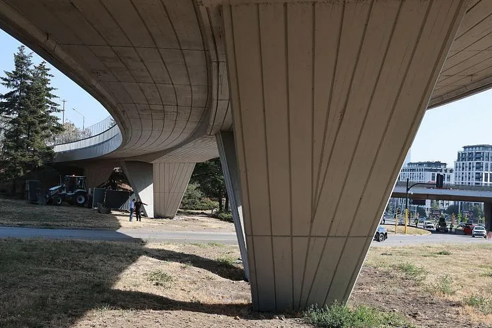 Скандал с моста на бул. "България". Пускат го, но безопасен ли е?