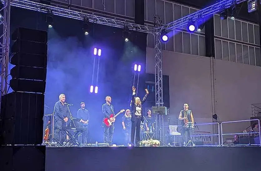 Лили вдигна на крака цял град! Не я пускат да си тръгне