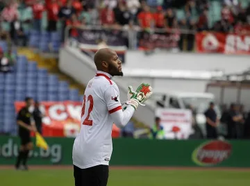 ЦСКА продава Мболи в Лига 2