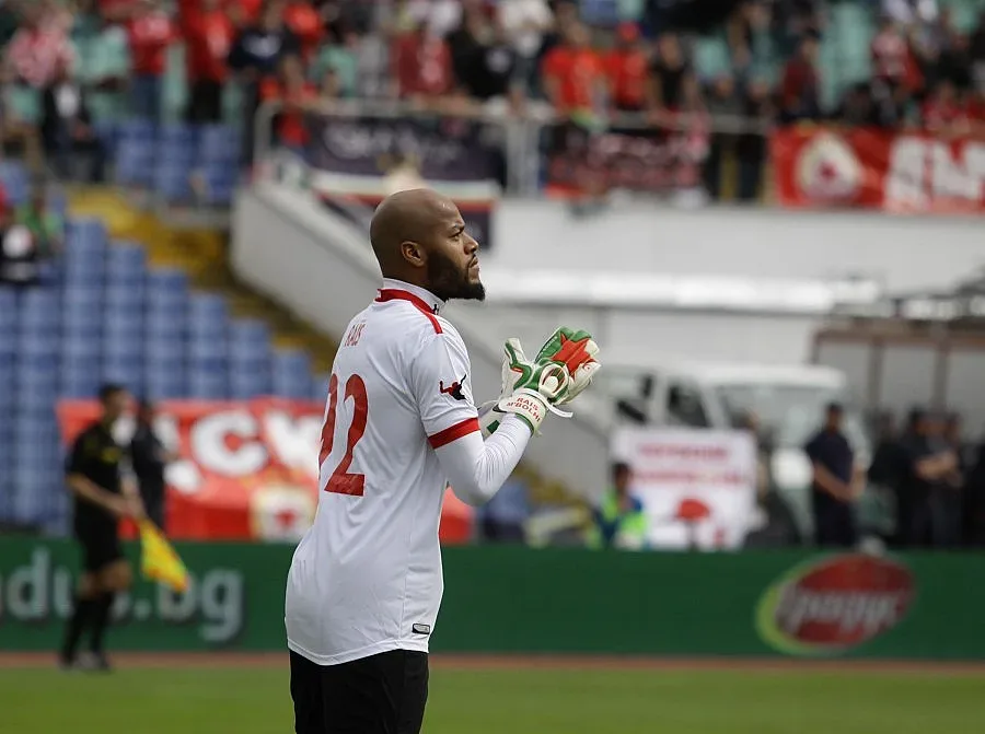 ЦСКА продава Мболи в Лига 2