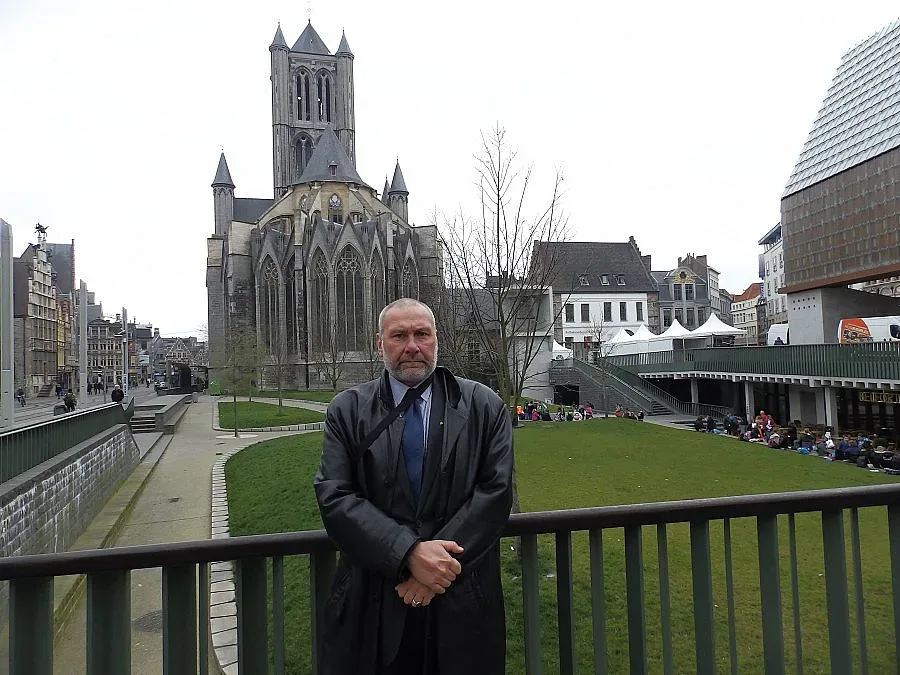 Катедрали красят Гент