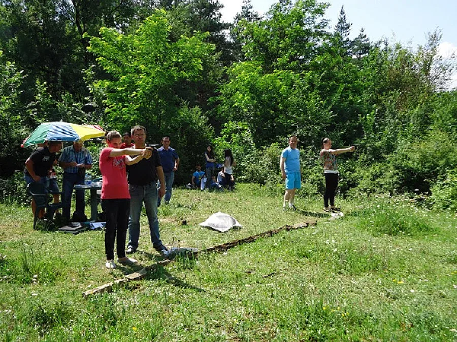 Ученици и учители в Кирково участваха в турнир по стрелба