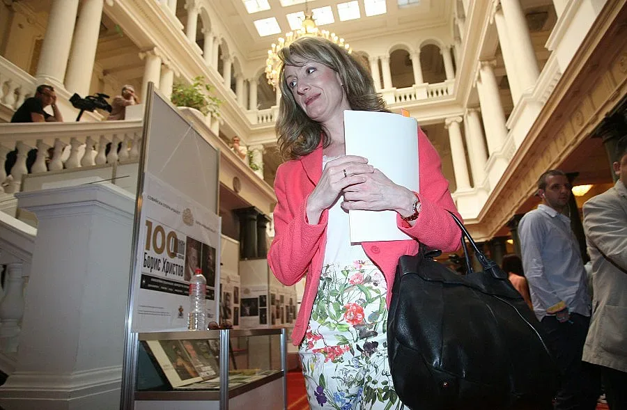 Златанова обсъжда НК