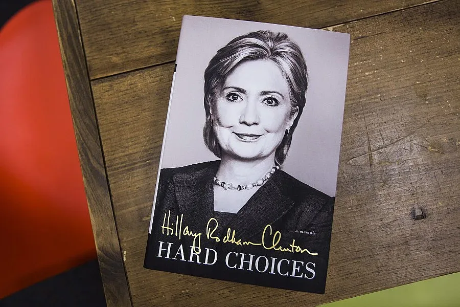 Хилари между баба и Белия дом