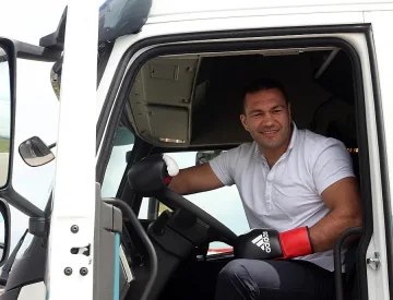 Екипът на Пулев иска от Кличко 3 милиона евро