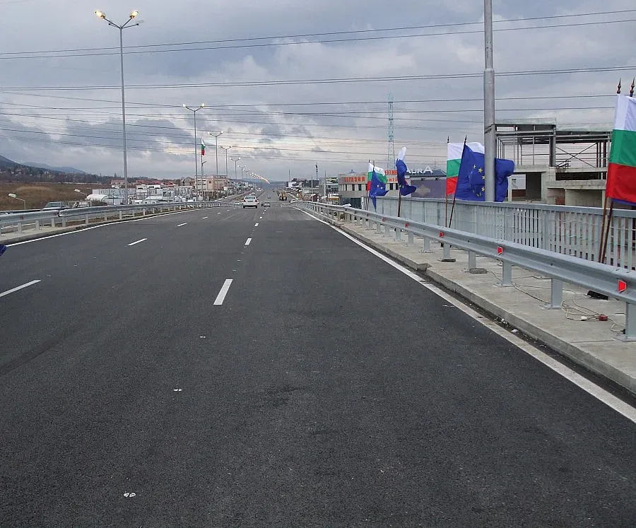 340 дела за имоти спъват околовръстното на София