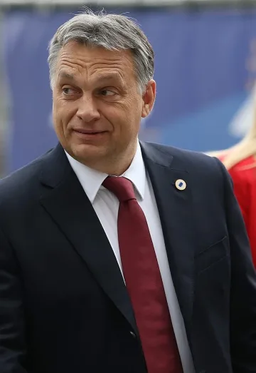 Орбан наложи 40% данък реклама на медиите