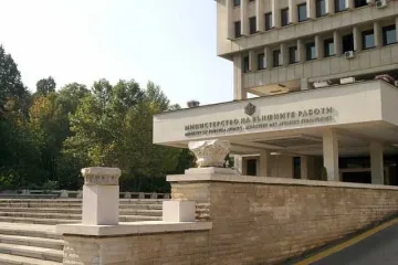 Външно намалява квотата за политически назначения
