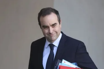 Франция пак на колене! Национална стачка парализира страната